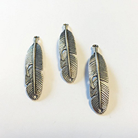 Metal Charms Feathers Platinum (3 pcs)